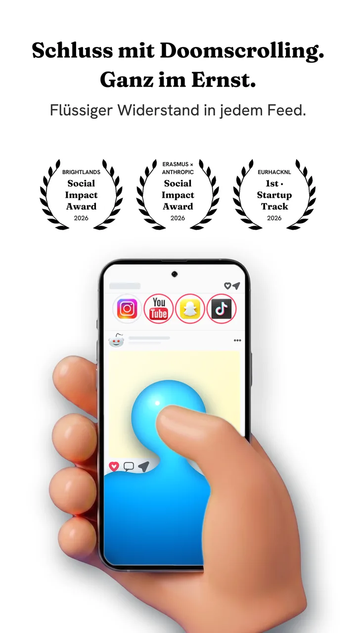 Eine Hand hält ein Handy mit Fluid Friction, eine blaue Reibungsblase steigt über einem Social Feed auf, daneben drei Preis-Lorbeeren von 2026
