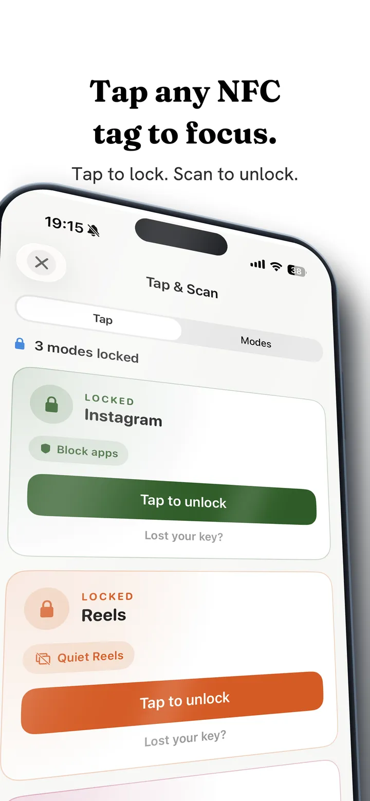 Der Tap-and-Scan-Bildschirm von Fluid Friction auf einem iPhone: Instagram und Reels gesperrt, mit einem Tap-to-unlock-Knopf und dem Hinweis, dass drei Modi gesperrt sind